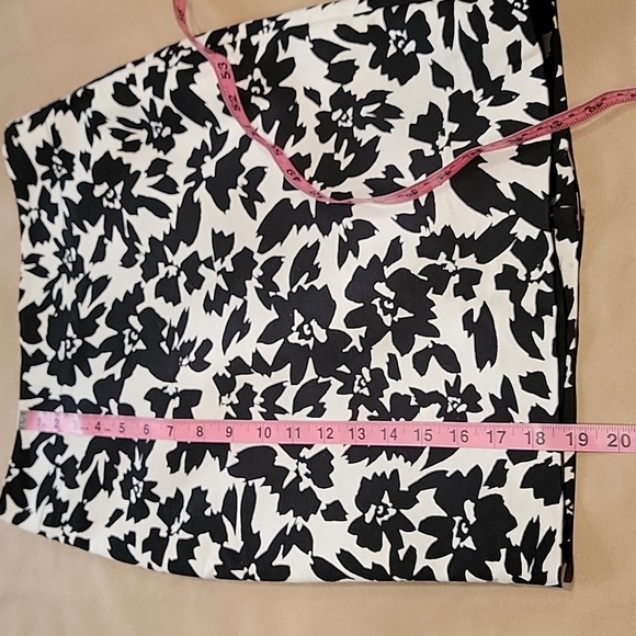 LOFT Size 0P Black & White Floral Pencil Skirt, Excellent, Like New Condition - Picture 5 of 11